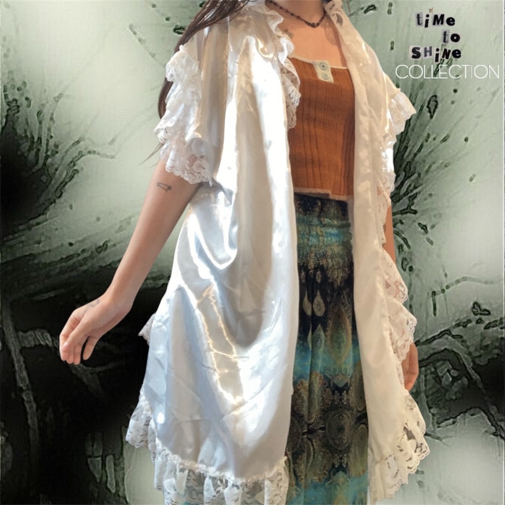 Vintage Y2k Frederick's of Hollywood White Lace Robe